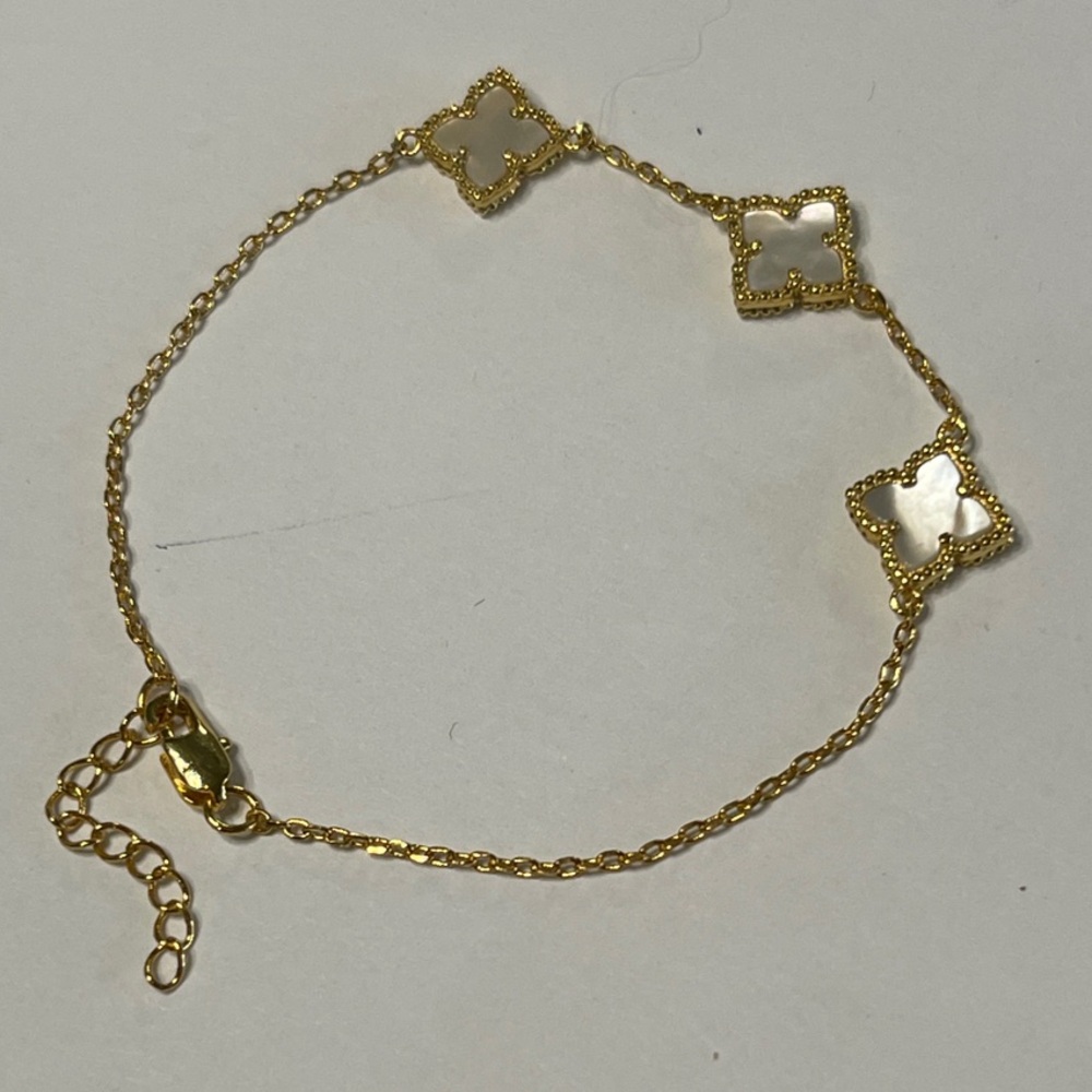 Gold/Pearl Clover Bracelet
